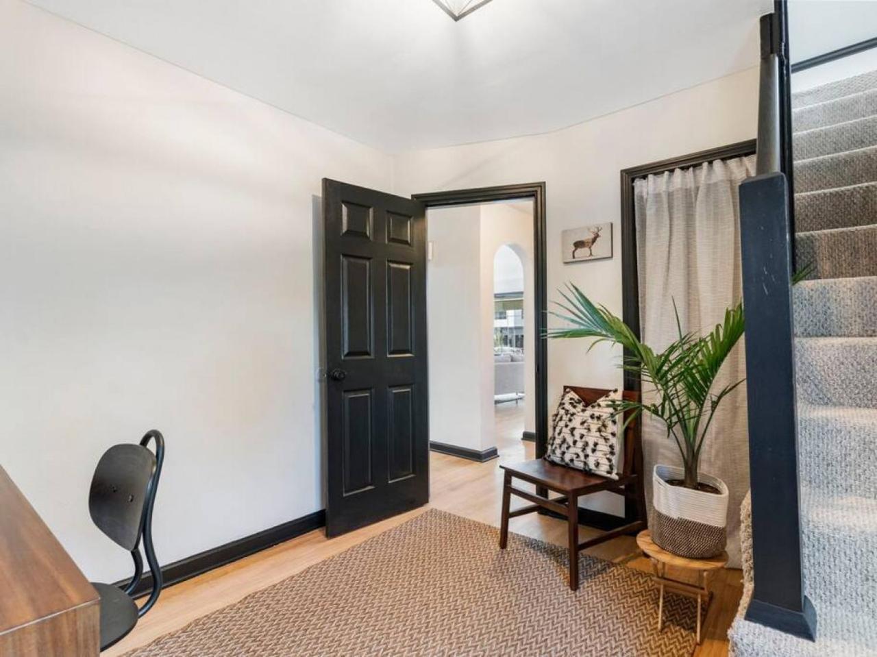 Picture Perfect Bungalow In The Heart Of Dt Vancouver Esterno foto